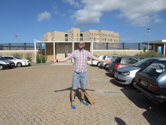 Vor dem Mitchell's Plain Hospital