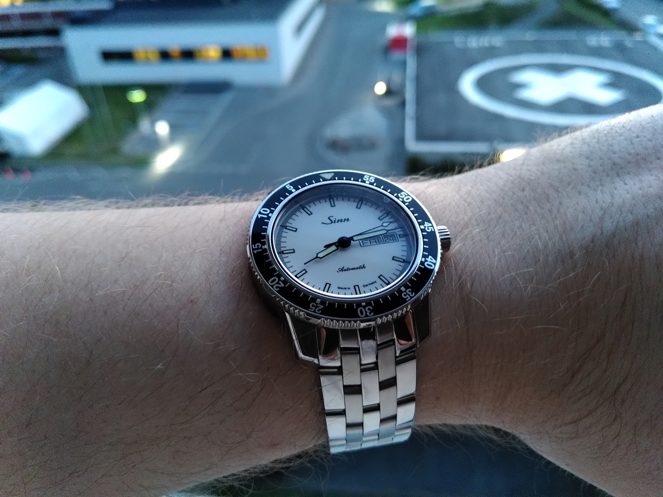 Sinn 104 on the 5-link-bracelet