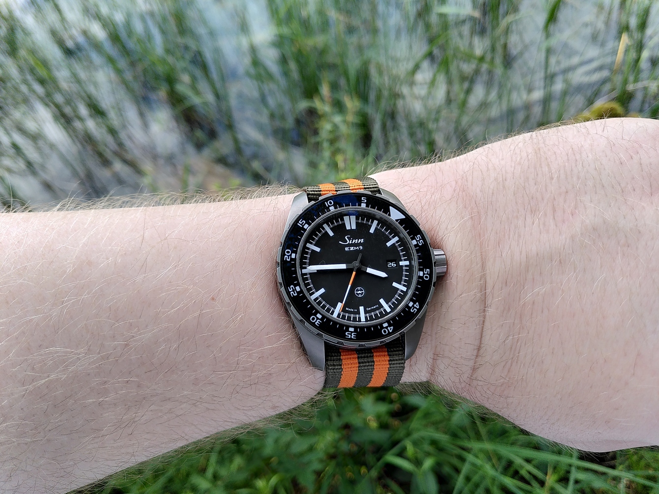 Sinn EZM 9 on olice-orange NATO strap
